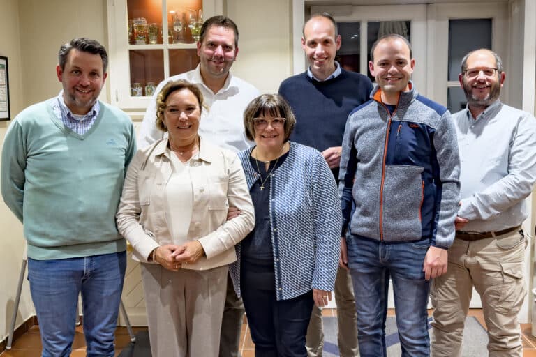 v.l.: Sebastian Booke (stellv. Vorsitzender), Bürgermeisterin Dr. Jacqueline Bila, Marius Ross (Schatzmeister), Claudia Hachenei (Schriftführerin), Stefan Lange (Fraktionsvorsitzender), Fabian Blome (Pressesprecher), Markus Allefeld (stellv. Vorsitzender)